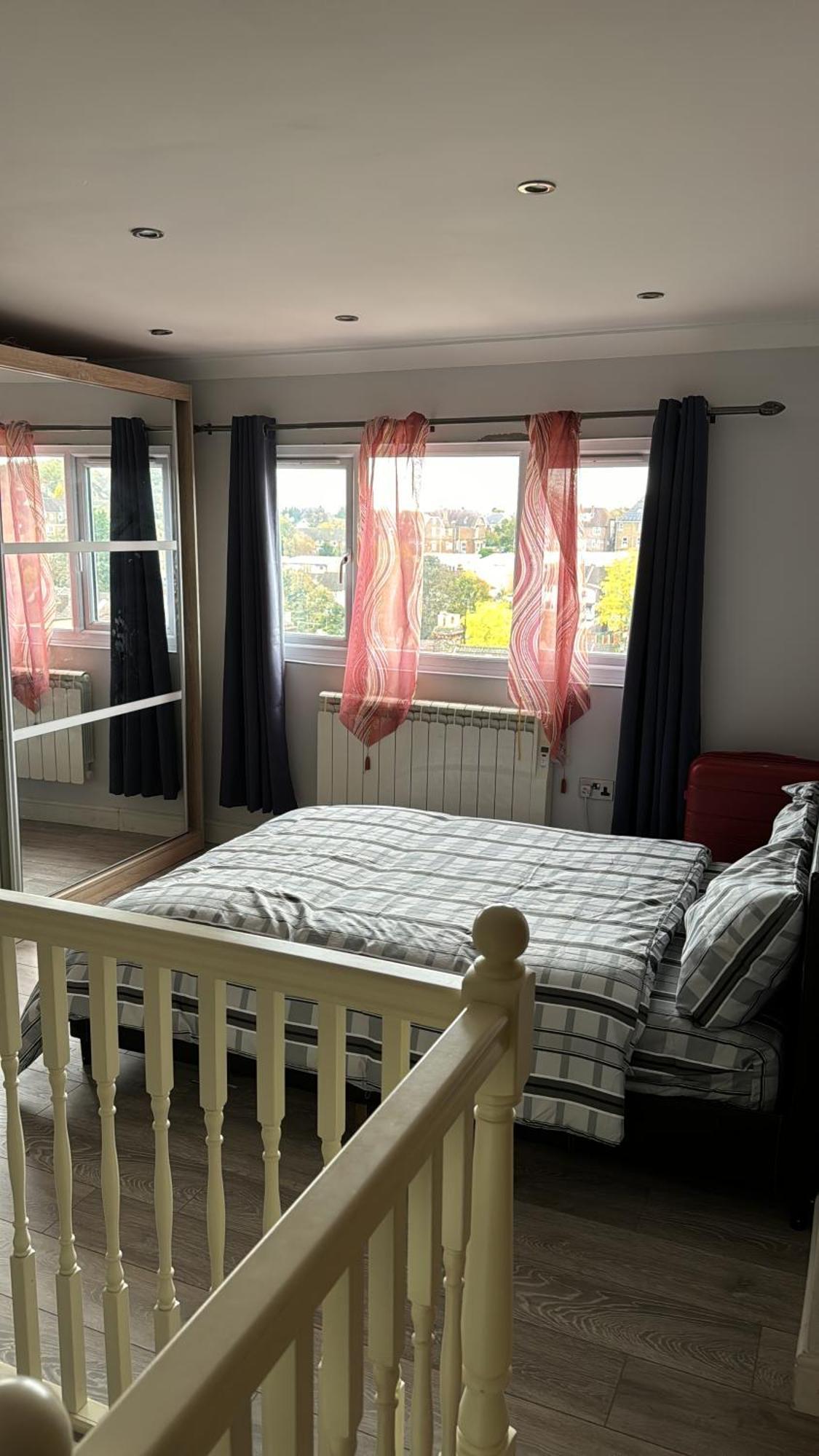 Homestay Family Away From Chatham (Kent)
